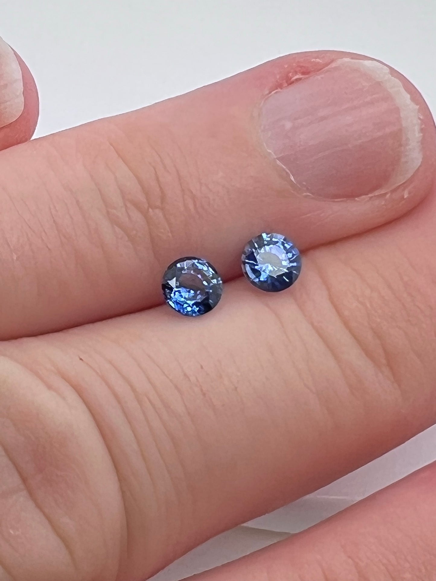 Saphir - Pärchen rund facettierte blaue Edelsteine