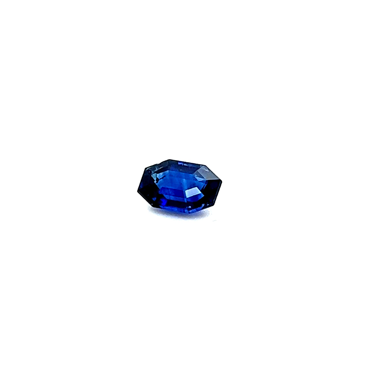 Saphir - achteckig facettierter blauer Edelstein
