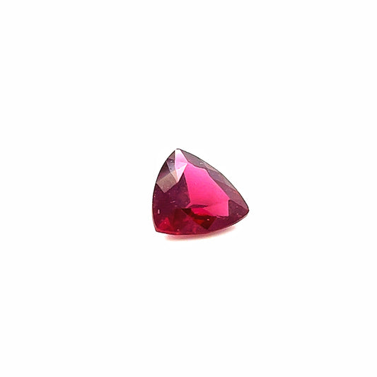 Rhodolith Granat im Trillionschliff (magenta/weinrot)