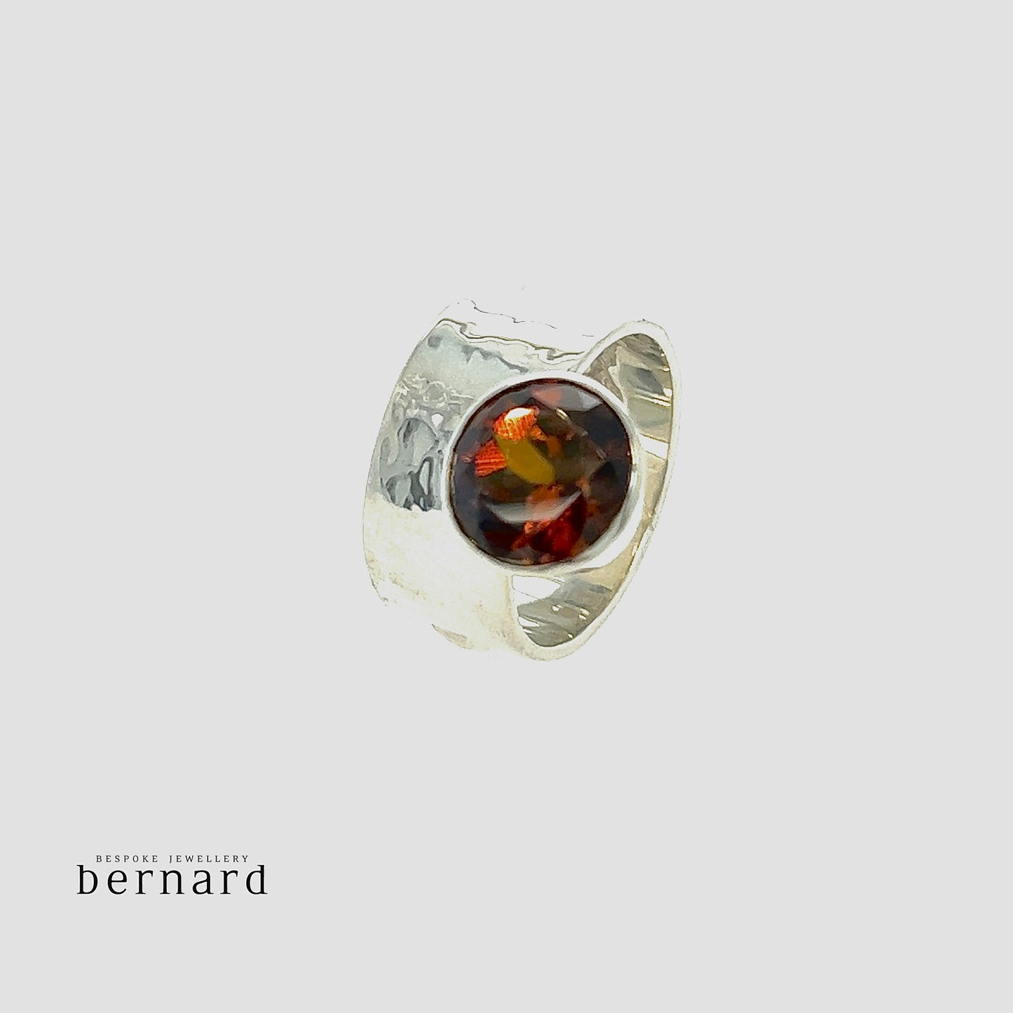 Silberring mit bernsteinfarbigem Granat